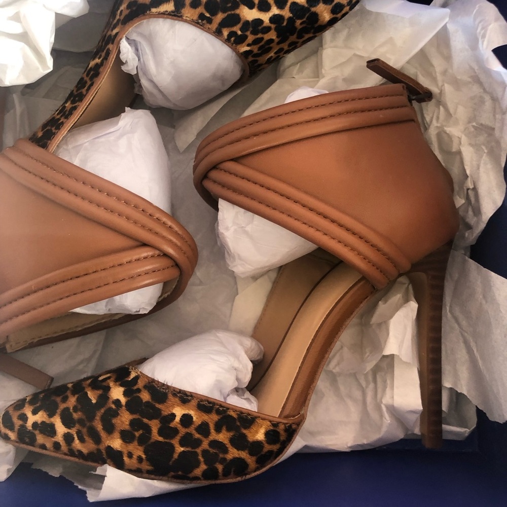 heels with cuff . leopard printed